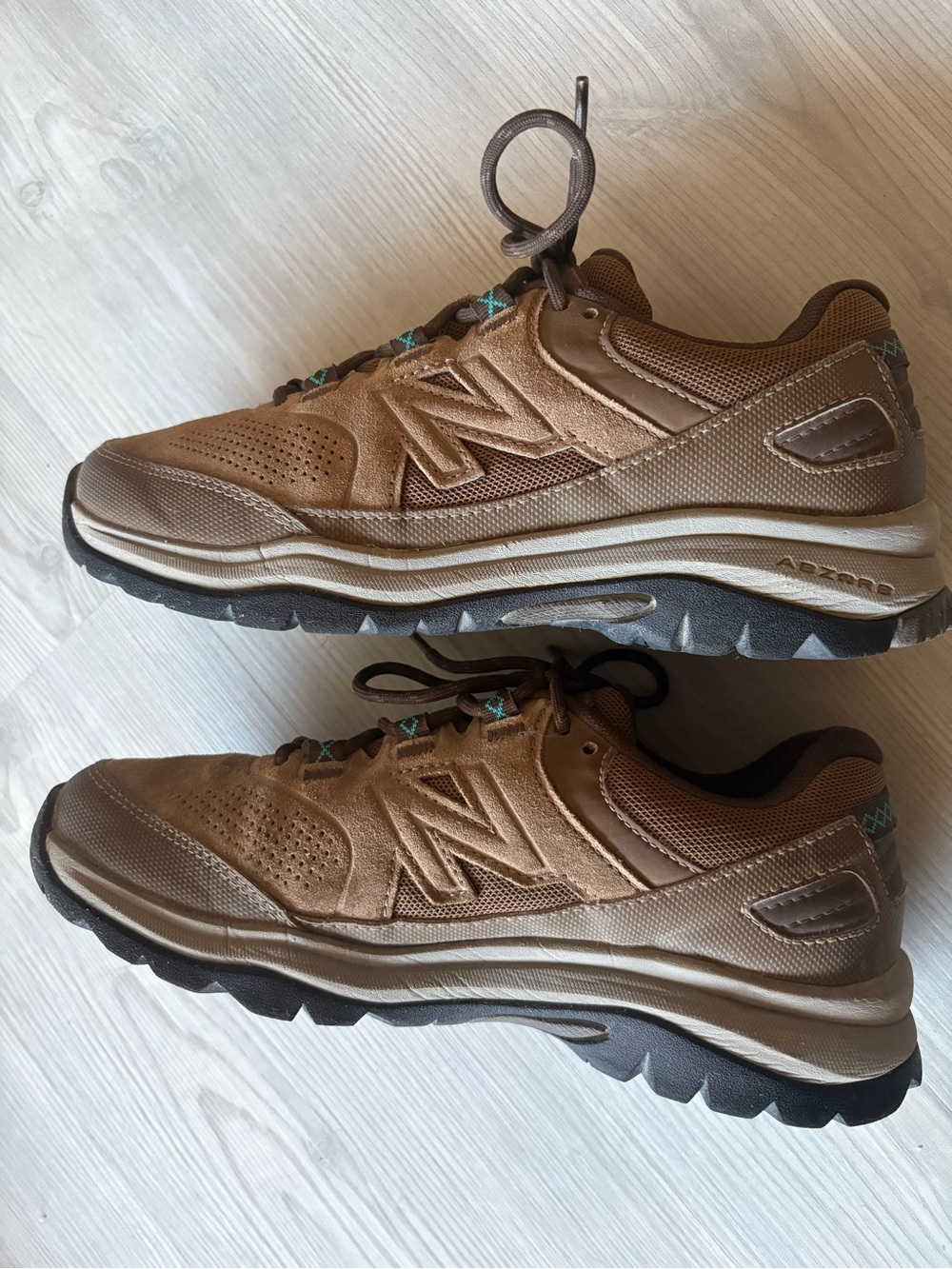 Women's 7.5  NEW BALANCE ABZORB All Terrain Trail Hiking
Running Shoes - Picture 2 of 6